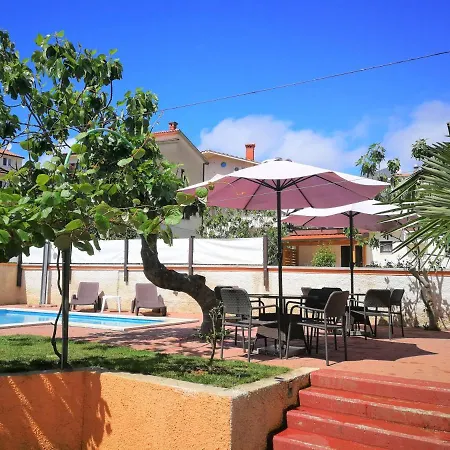 Bilic With Garden & Swimming Pool - 50m From The Apartment Pjescana Uvala