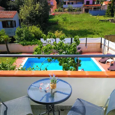 Apartamento Bilic With Garden & Swimming Pool - 50m From The